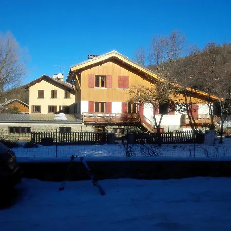 En Duplex Dans Un Typique Apartment